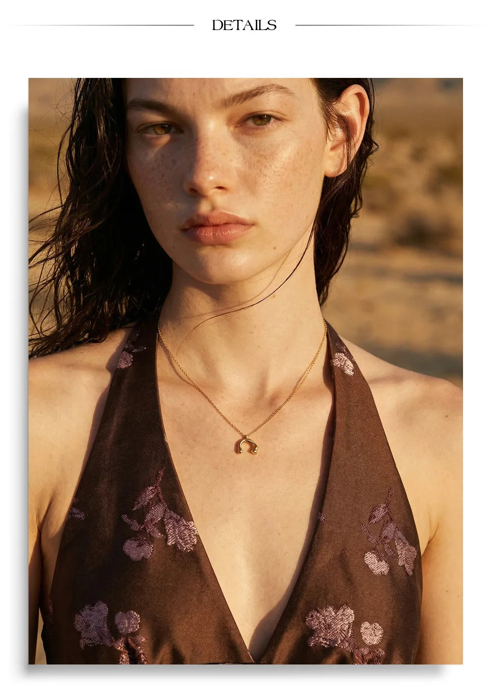 Minimalist geometric necklace in gold-plated stainless steel.