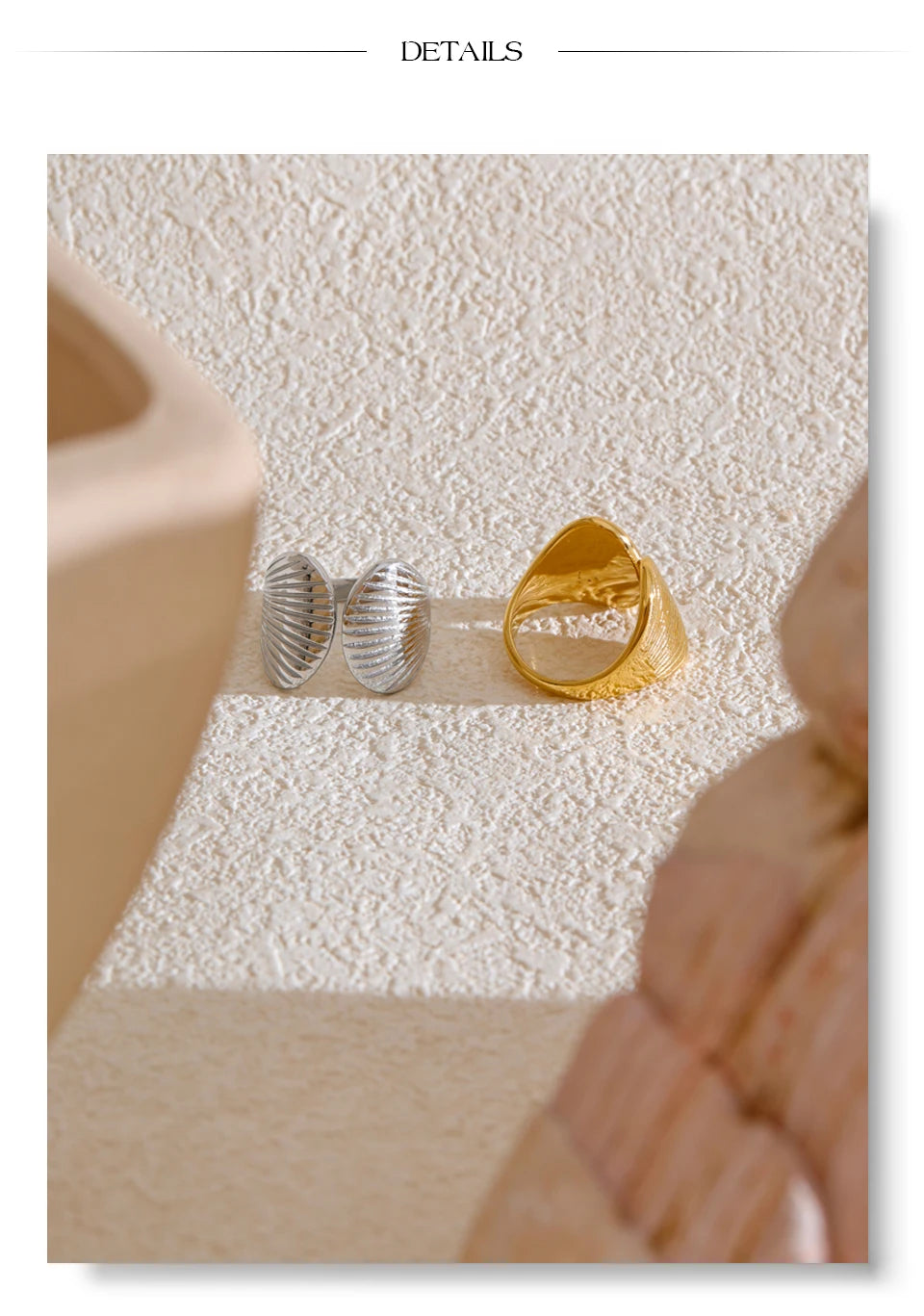Shell geometric ring in gold-plated stainless steel with shell.