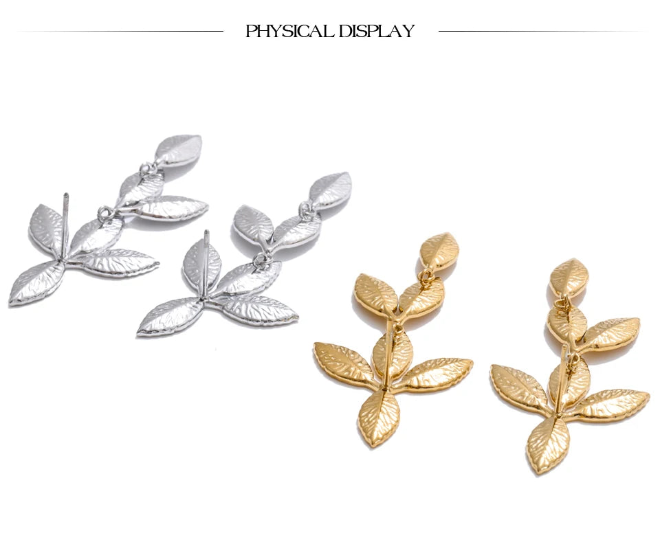 Geometric earrings in gold-plated stainless steel.