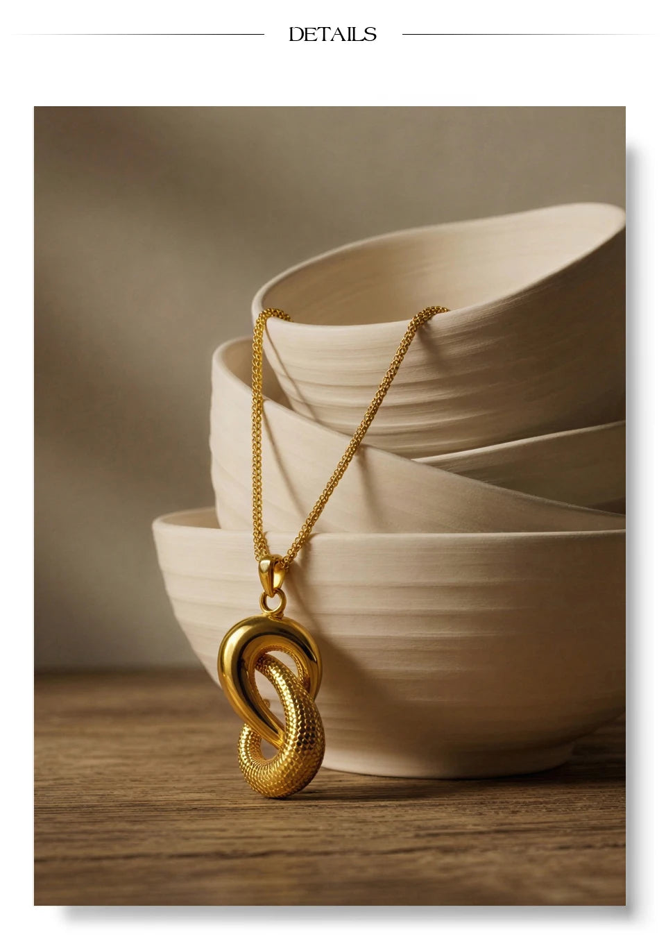 Geometric necklace in gold-plated stainless steel.