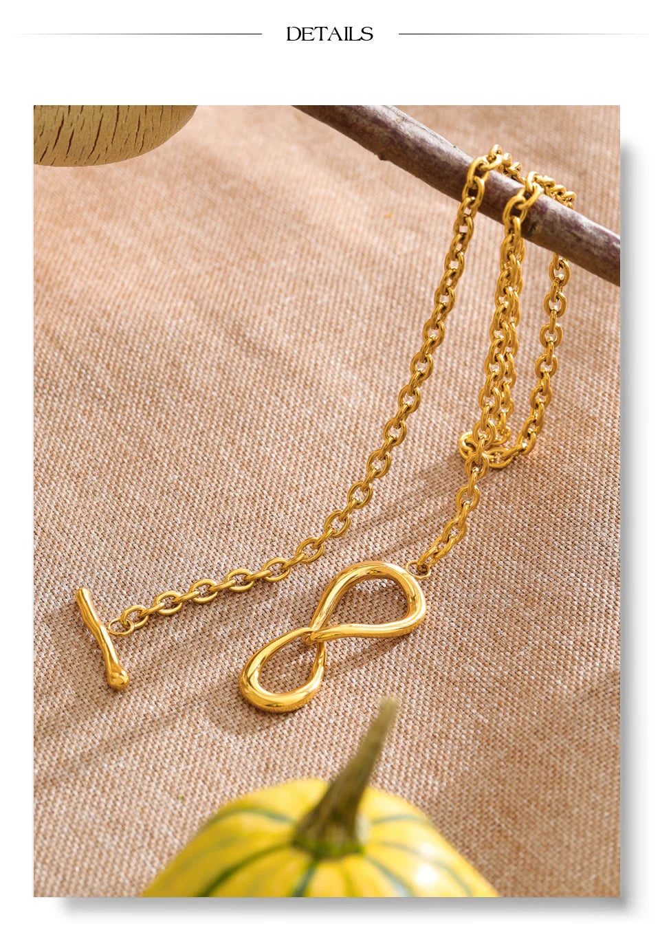 Geometric necklace in gold-plated stainless steel.