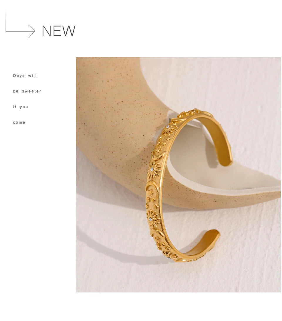 Star moon sun bracelet in gold-plated stainless steel.