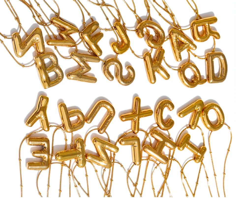 Geometric chain necklace in gold-plated stainless steel.