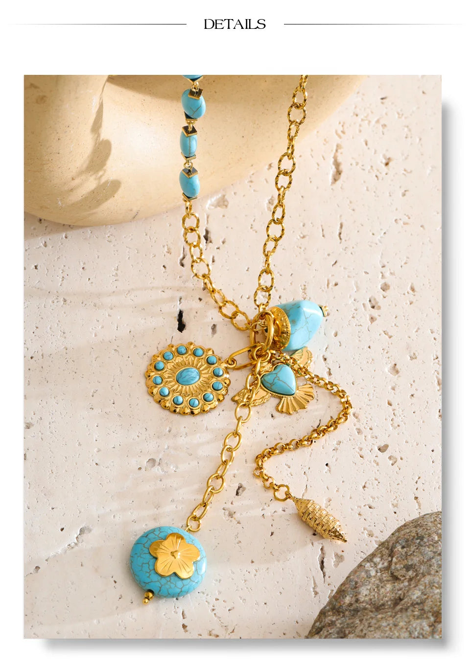 Natural stone flower geometric necklace in gold-plated stainless steel with natural stone.