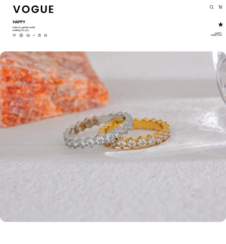 White cubic zirconia geometric ring in gold-plated stainless steel with cubic zirconia.