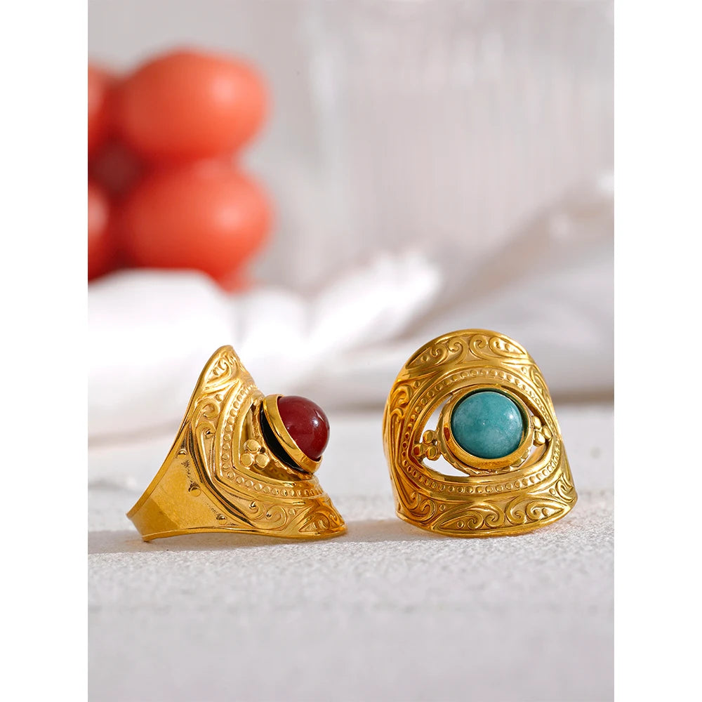 Red natural stone vintage ring in gold-plated stainless steel with natural stone.