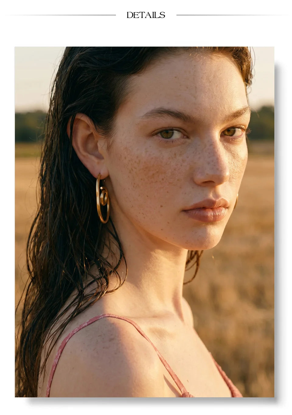 Geometric earrings in gold-plated stainless steel.