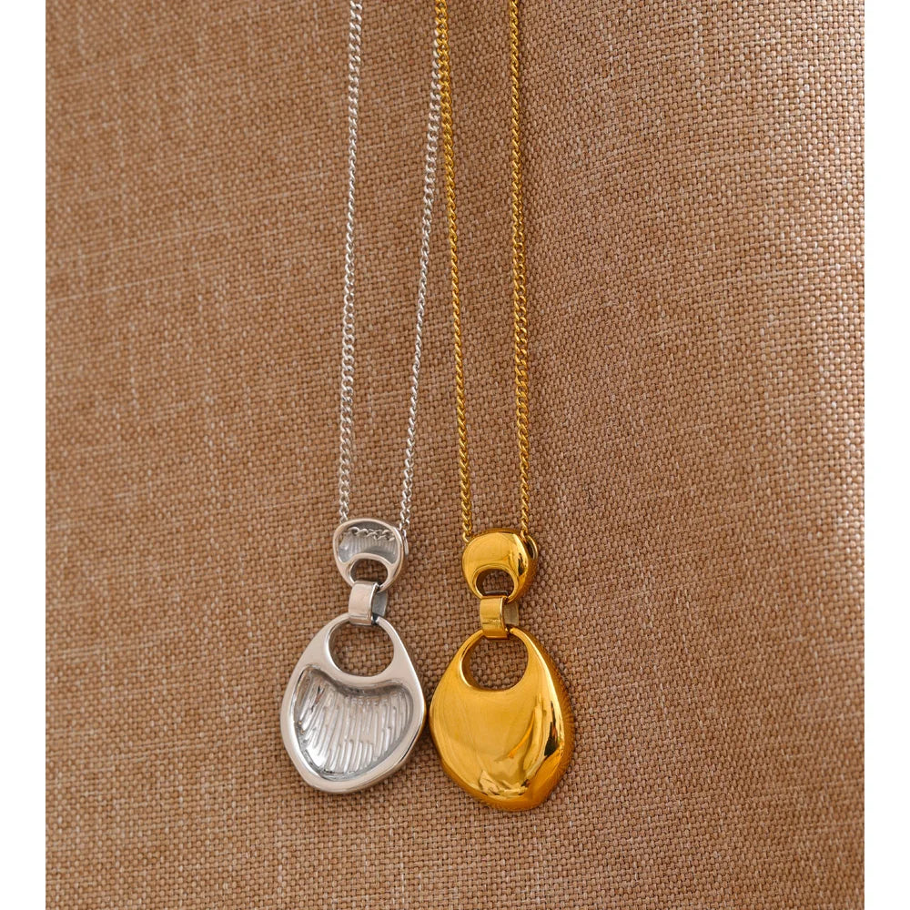 Geometric necklace in gold-plated stainless steel.