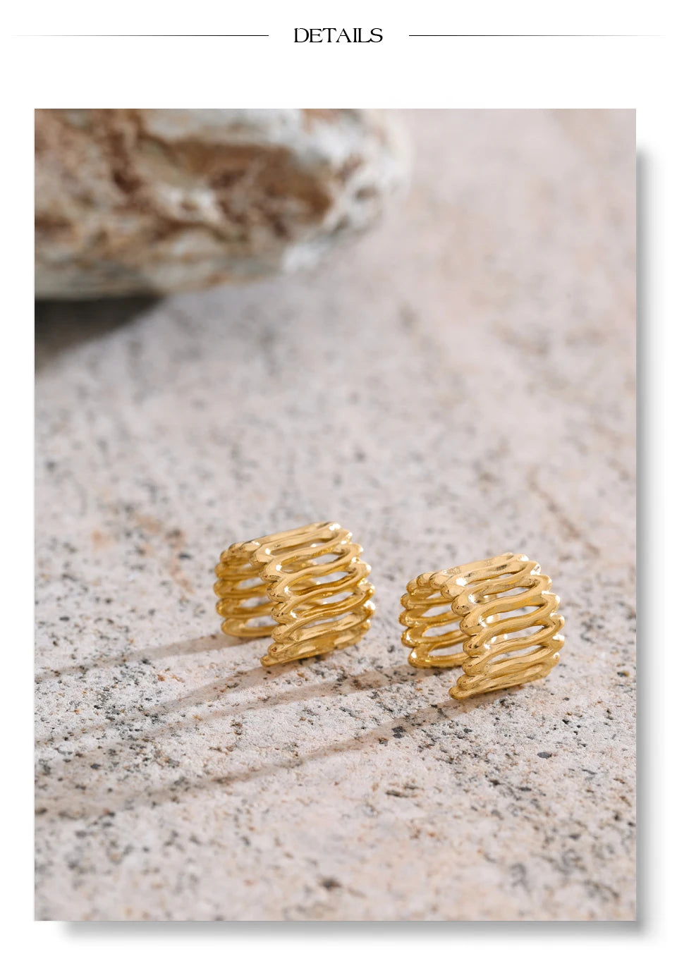 Geometric layered earrings in gold-plated stainless steel.