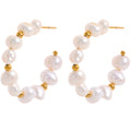 Freshwater pearl geometric earrings in gold-plated stainless steel with freshwater pearl.