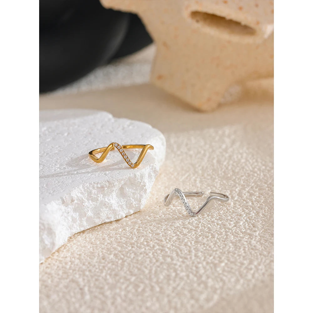 Cubic zirconia geometric ring in 18K gold-plated stainless steel with cubic zirconia.