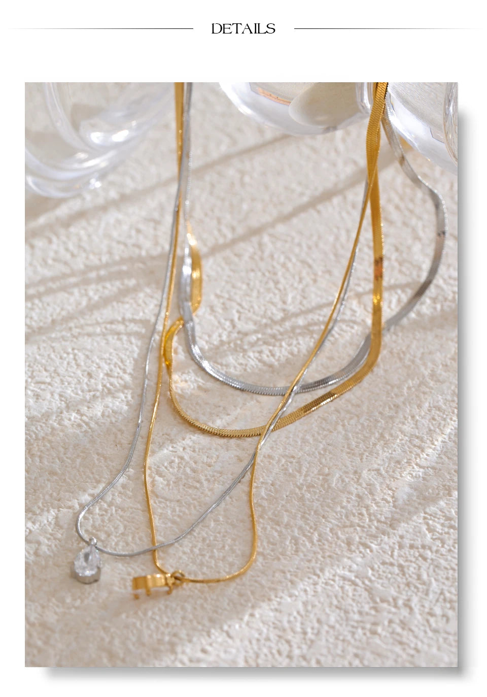 Cubic zirconia snake geometric necklace in gold-plated stainless steel with cubic zirconia.