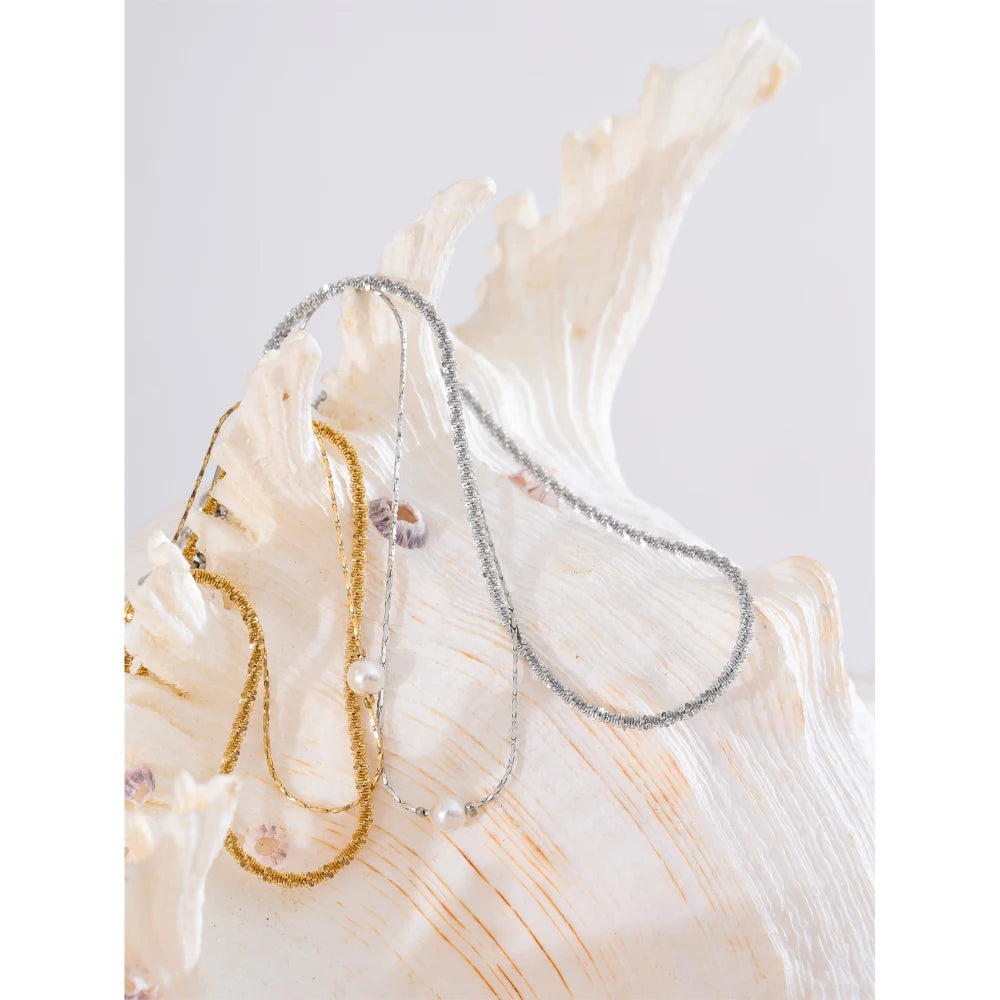 Pearl geometric chain necklace in gold-plated stainless steel with pearl.