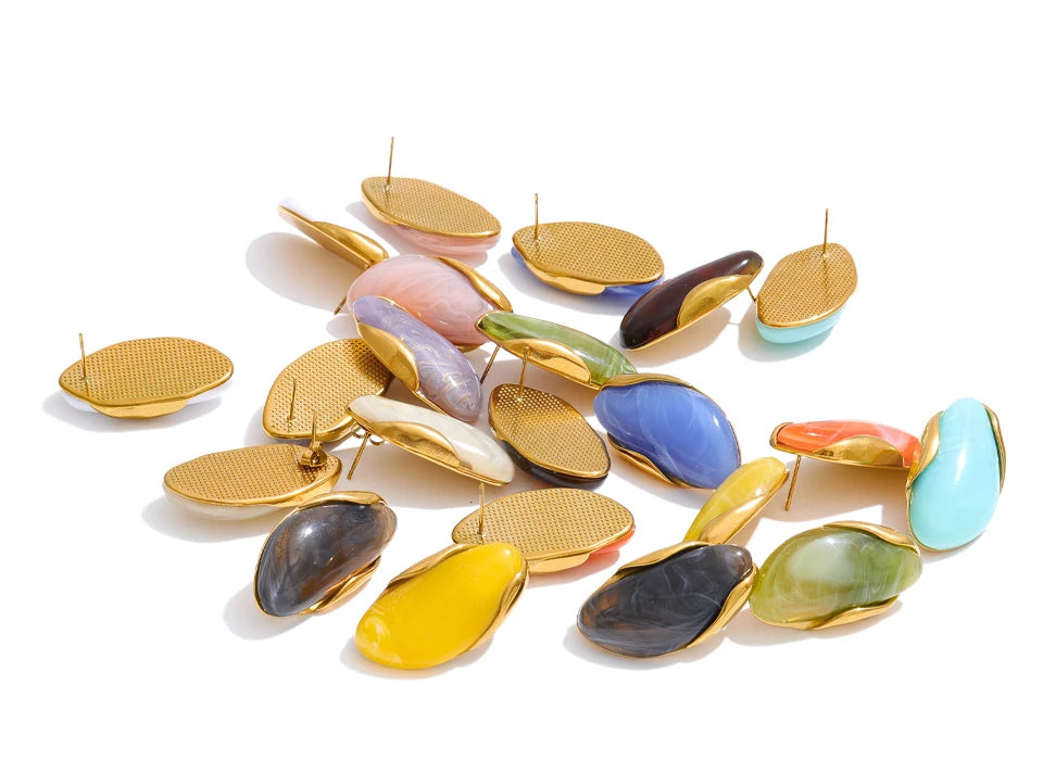 Resin acrylic multi-color earrings in gold-plated stainless steel with resin and acrylic.
