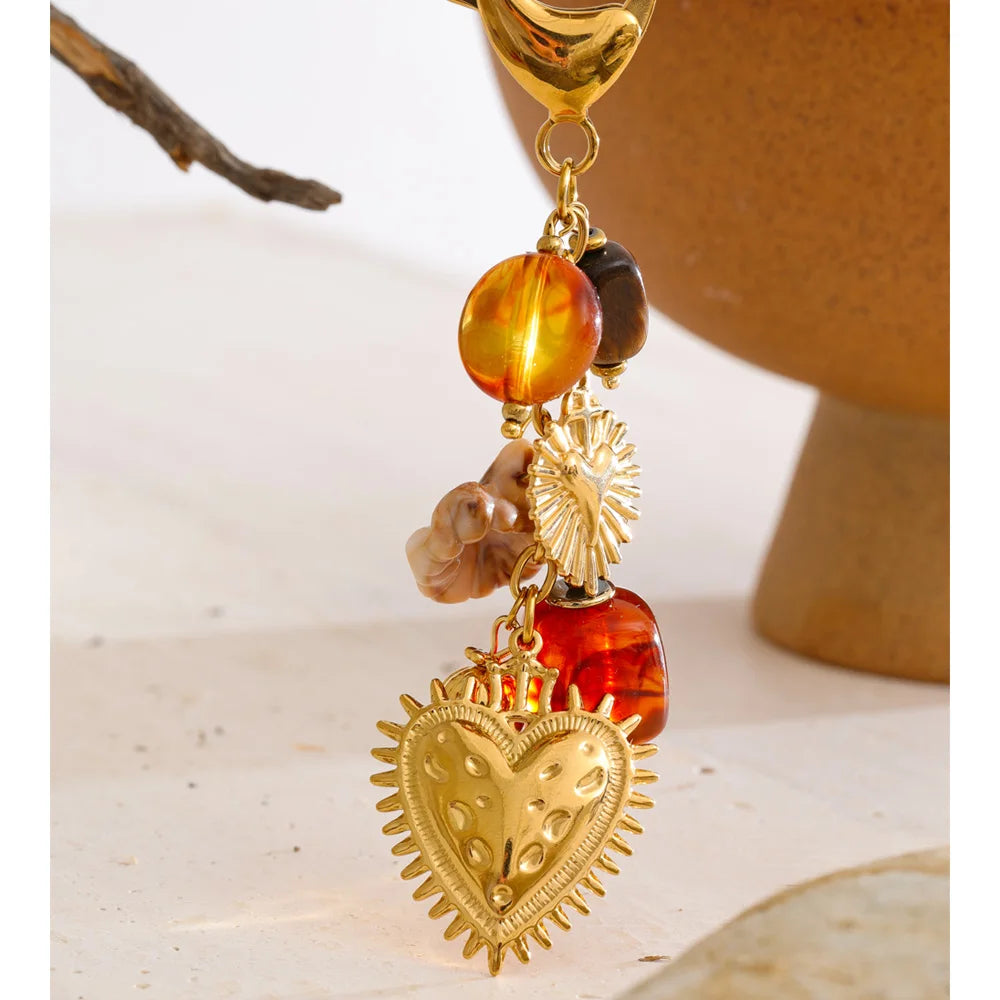Resin heart chain necklace in gold-plated stainless steel with resin.