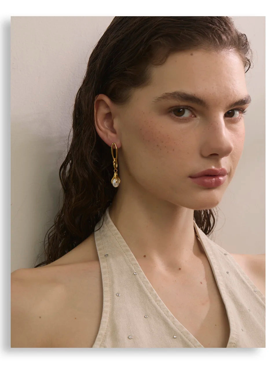 Pearl geometric earrings in gold-plated stainless steel with pearl.