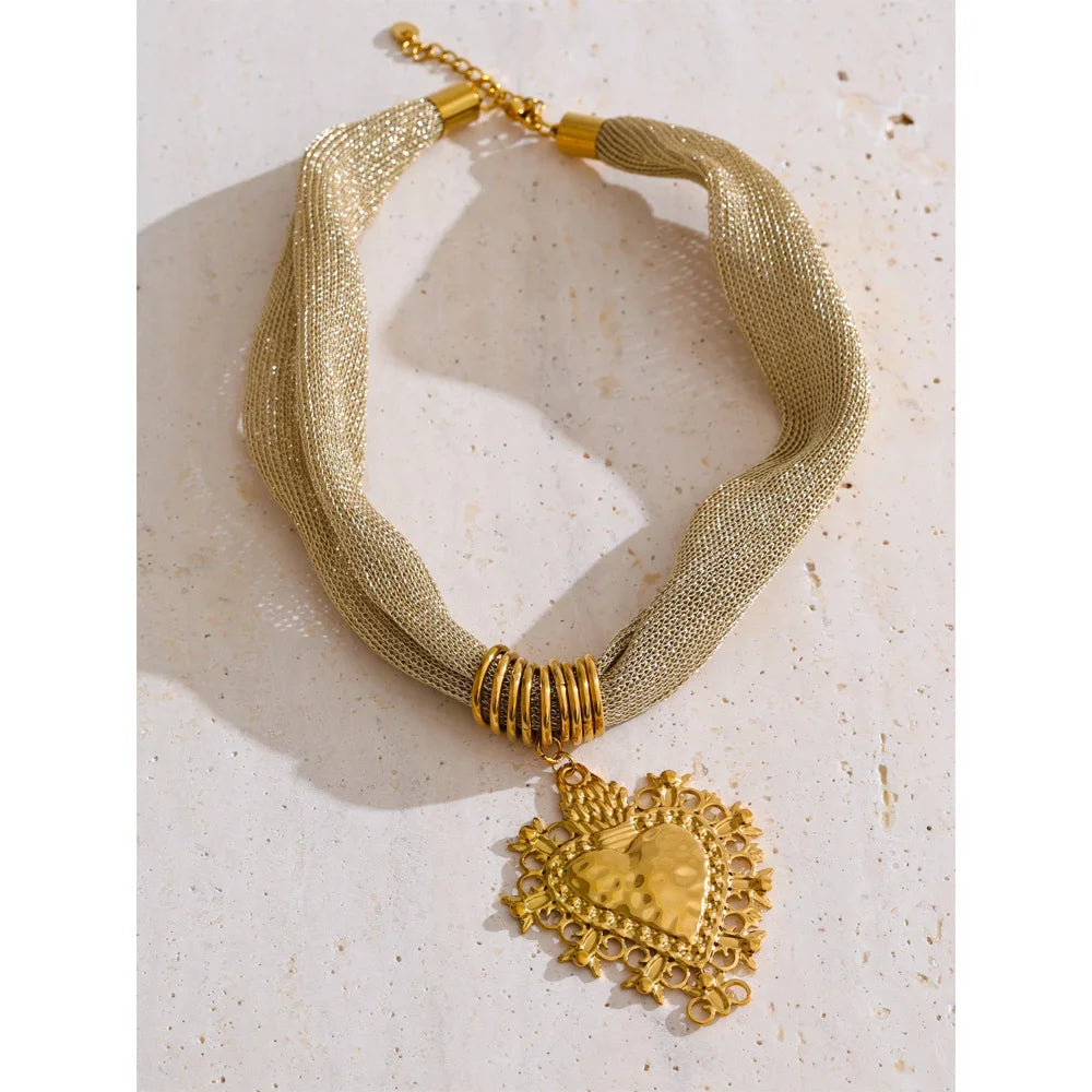 Heart chain necklace in gold-plated stainless steel.