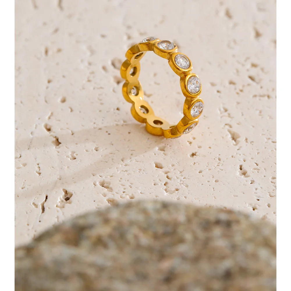 Cubic zirconia geometric ring in 18K gold-plated stainless steel with cubic zirconia.