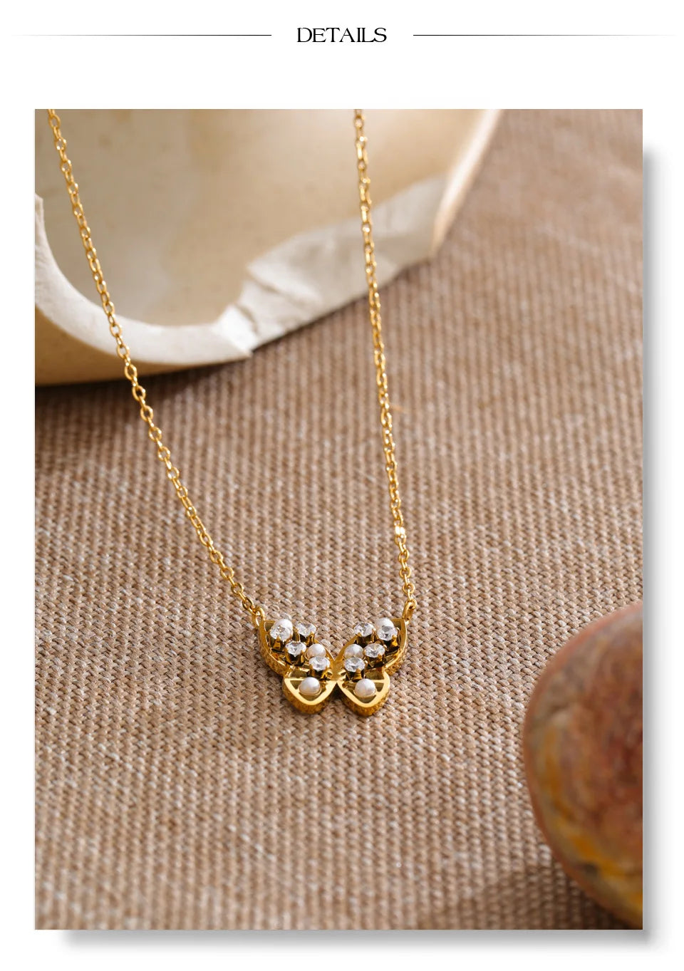 Cubic zirconia pearl butterfly necklace in gold-plated stainless steel with pearl and cubic zirconia.