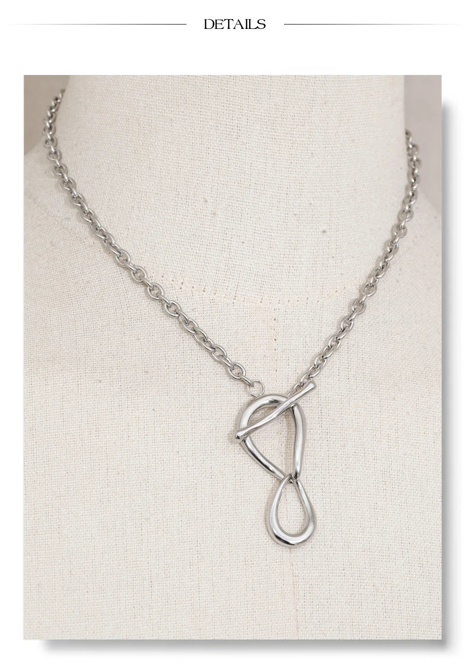 Geometric necklace in gold-plated stainless steel.