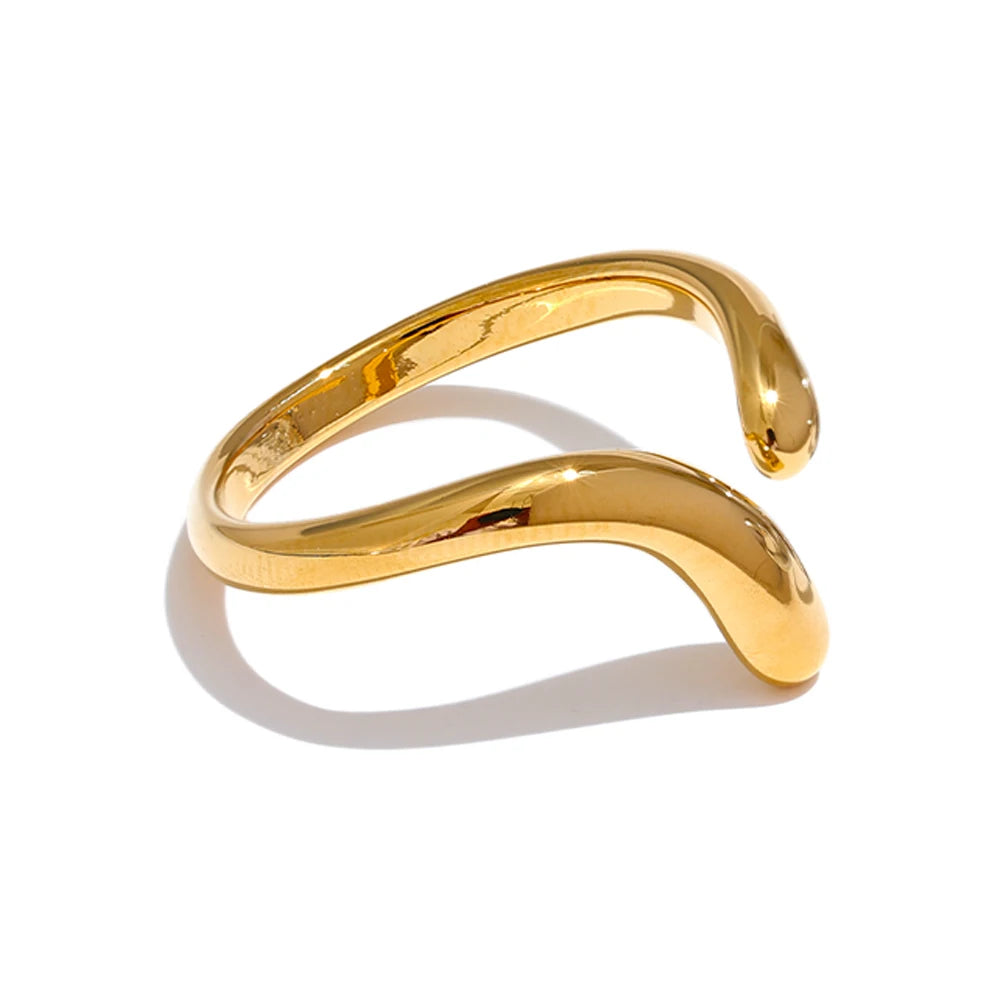 Minimalist geometric ring in gold-plated stainless steel.