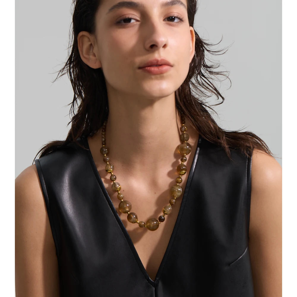 Pearl resin acrylic necklace in gold-plated stainless steel with pearl and resin.