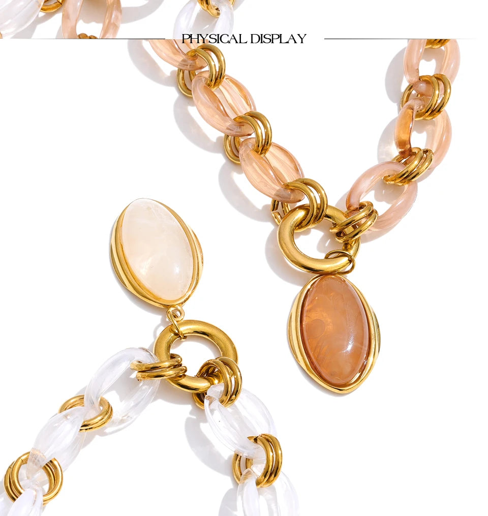 Resin acrylic geometric necklace in gold-plated stainless steel with resin and acrylic.