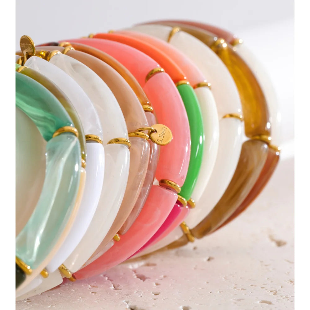 Resin acrylic geometric bracelet in gold-plated stainless steel with resin and acrylic.