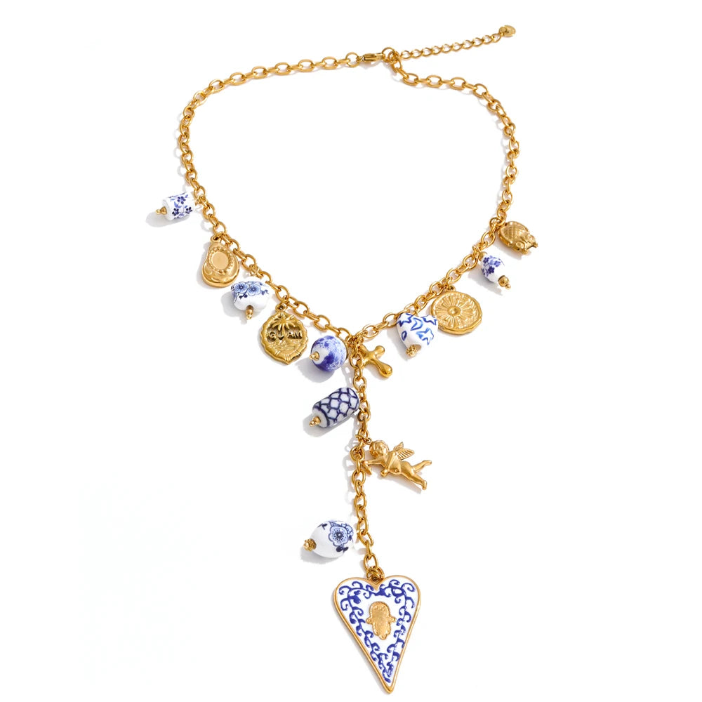 Heart flower necklace in gold-plated stainless steel.
