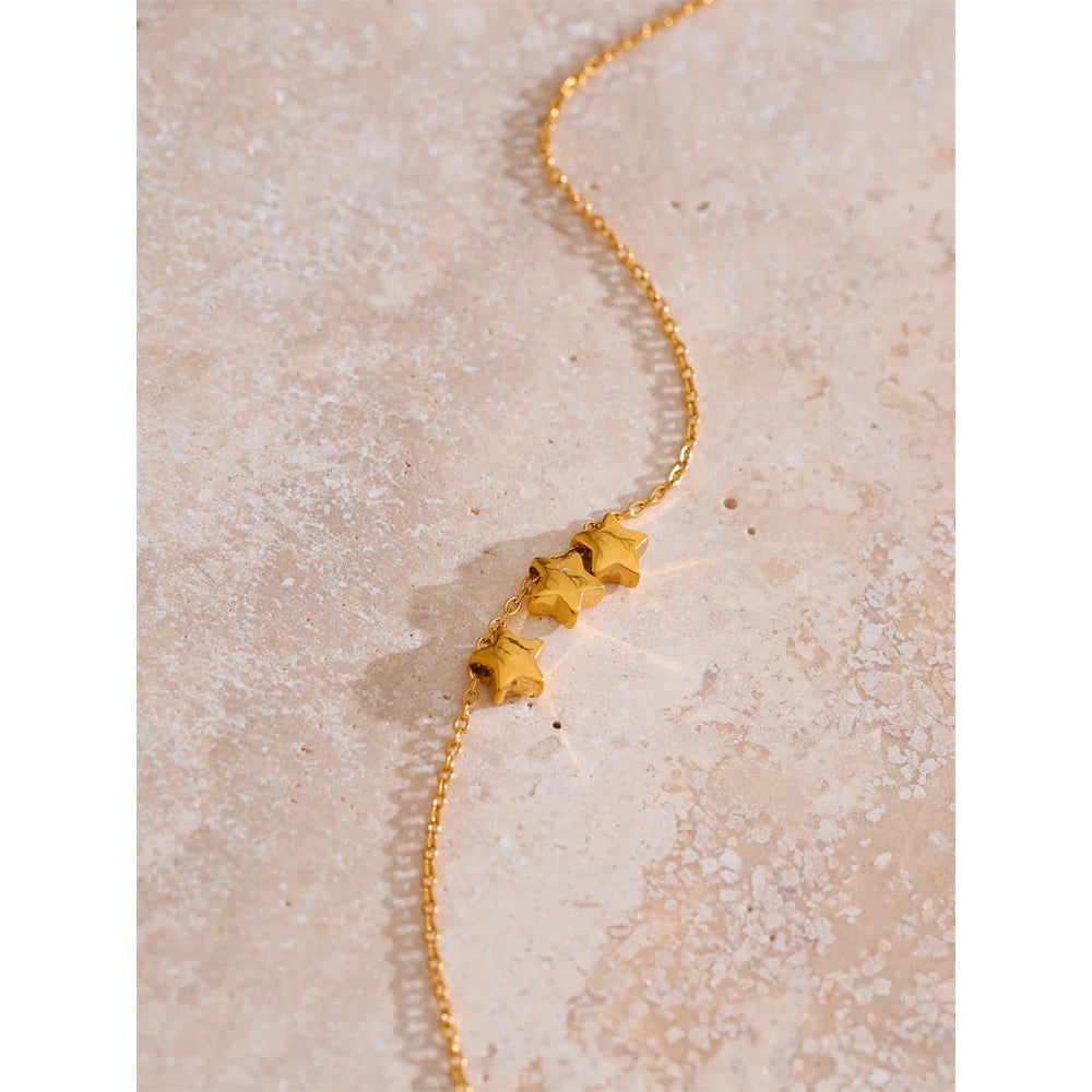 Star necklace in gold-plated stainless steel.