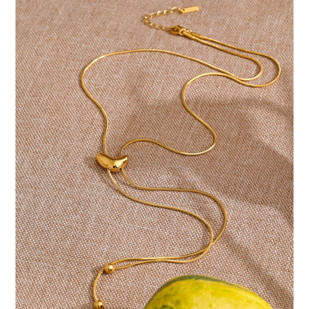 Geometric chain necklace in gold-plated stainless steel.