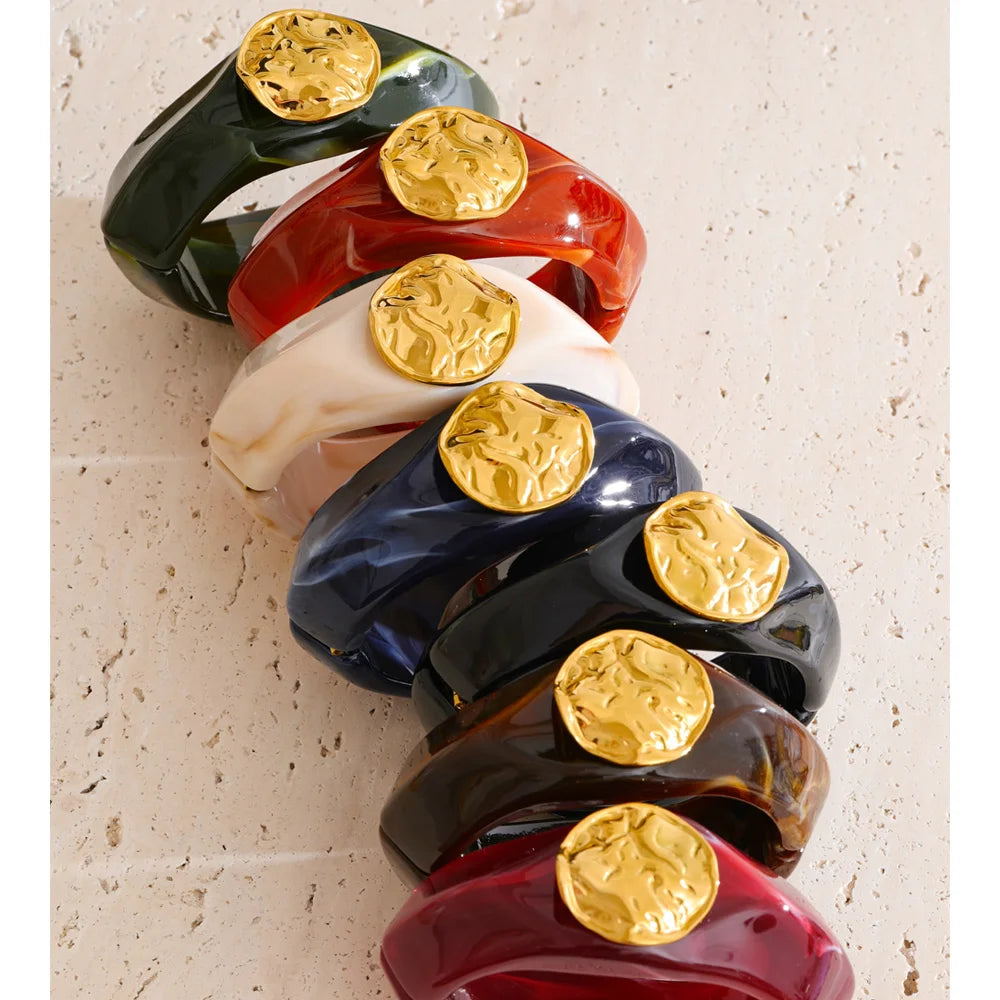 Resin multi-color geometric bracelet in gold-plated stainless steel with resin.