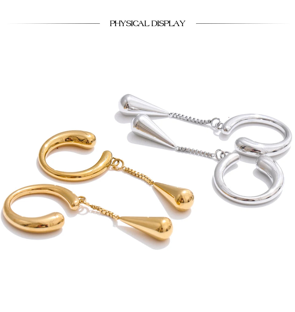 Geometric chain earrings in gold-plated stainless steel.