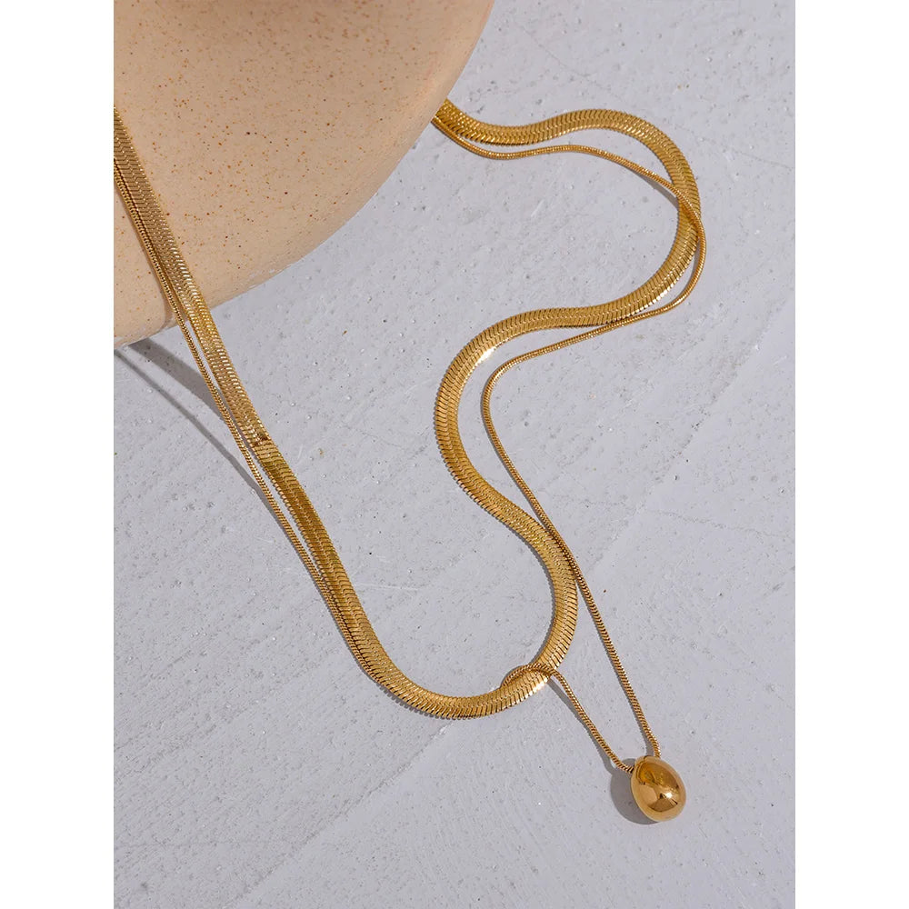Snake geometric chain necklace in gold-plated stainless steel.
