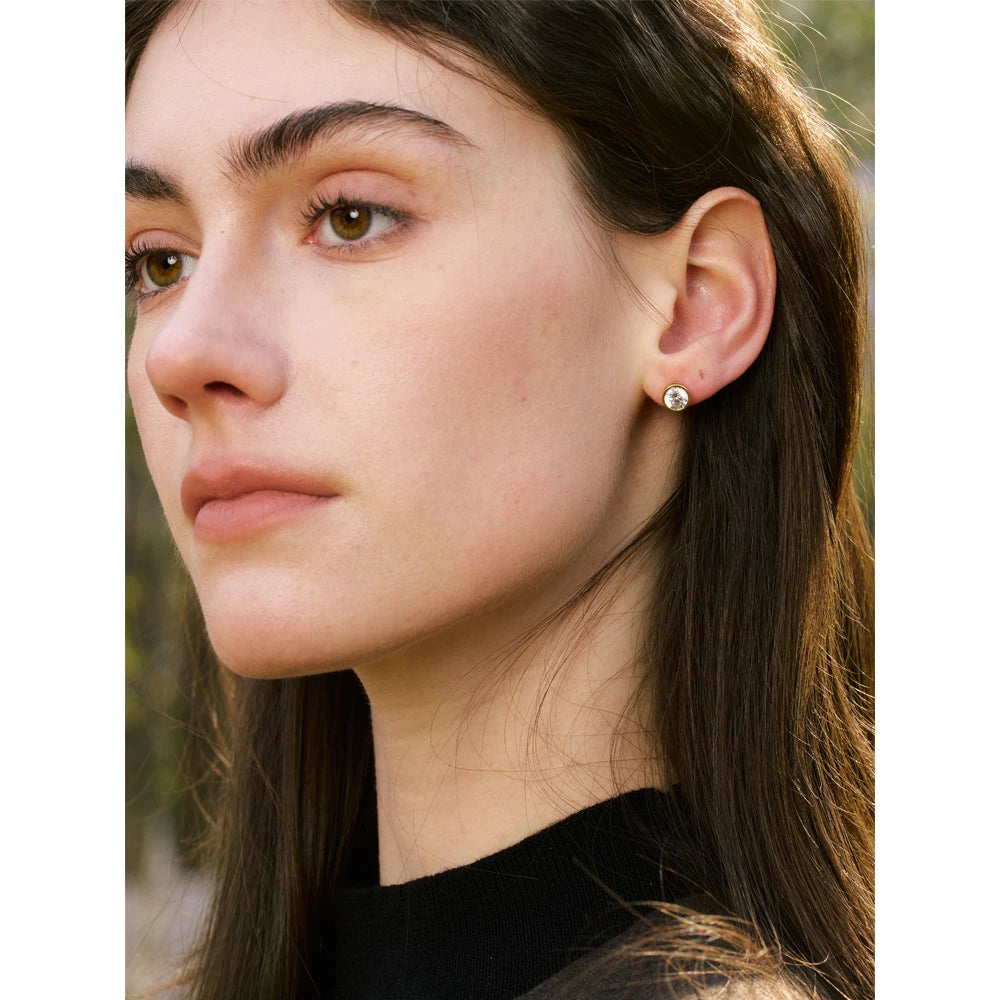 Cubic zirconia geometric earrings in gold-plated stainless steel with cubic zirconia.