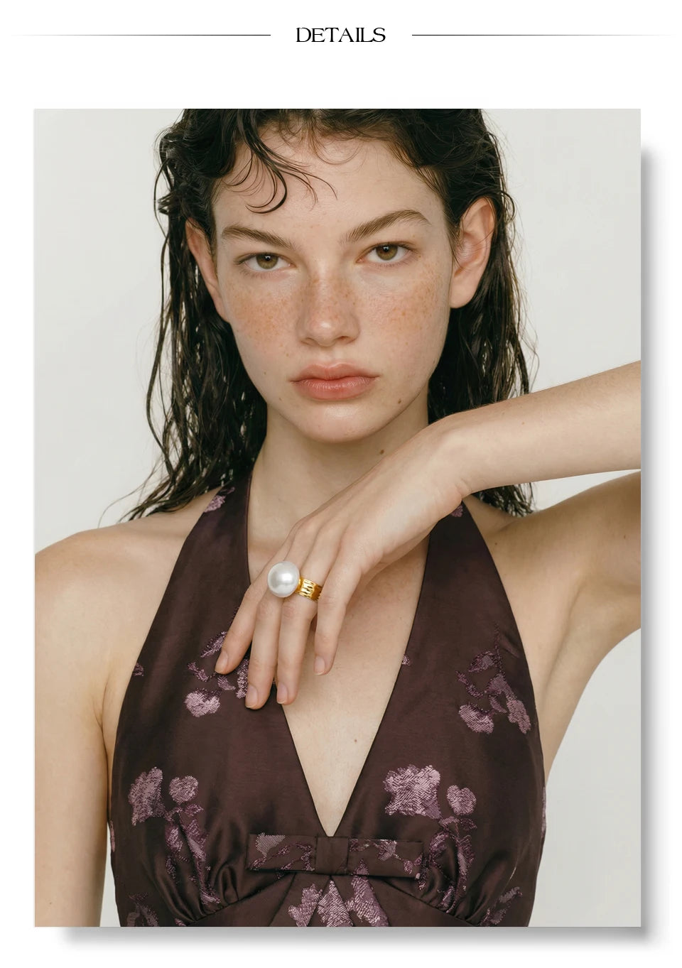 Pearl shell geometric ring in 18K gold-plated stainless steel with pearl and shell.