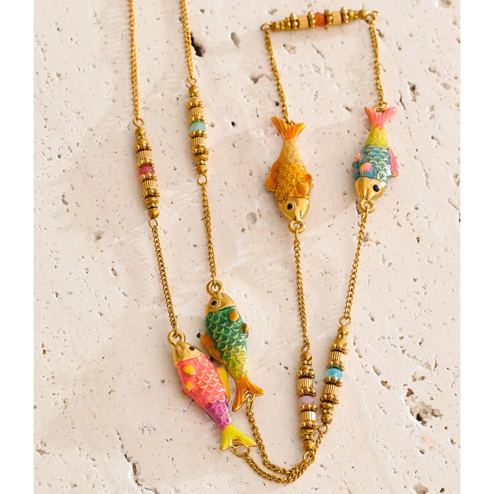 Enamel geometric chain necklace in gold-plated stainless steel with enamel.