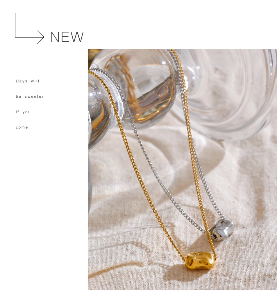 Hammered geometric necklace in gold-plated stainless steel.