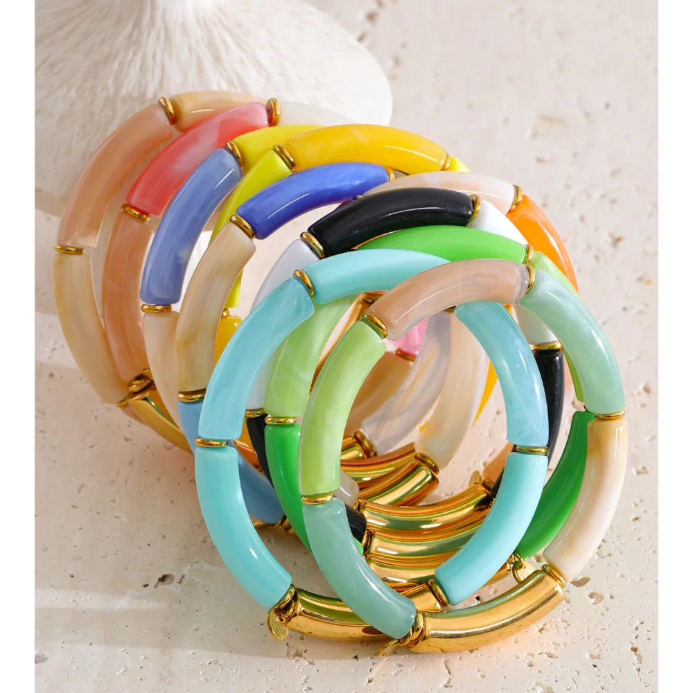 Resin acrylic geometric bracelet in gold-plated stainless steel with resin and acrylic.