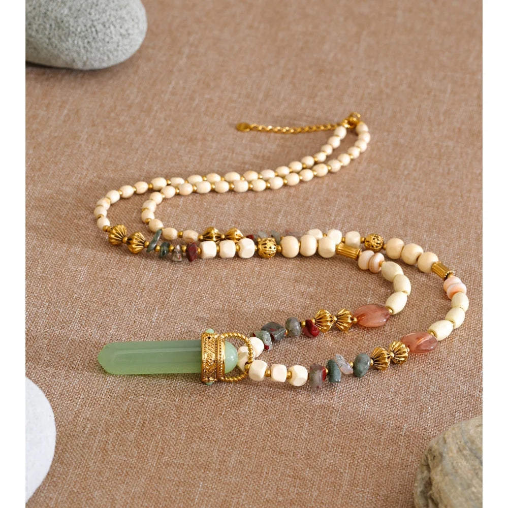 Resin acrylic natural stone necklace in gold-plated stainless steel with natural stone and resin.