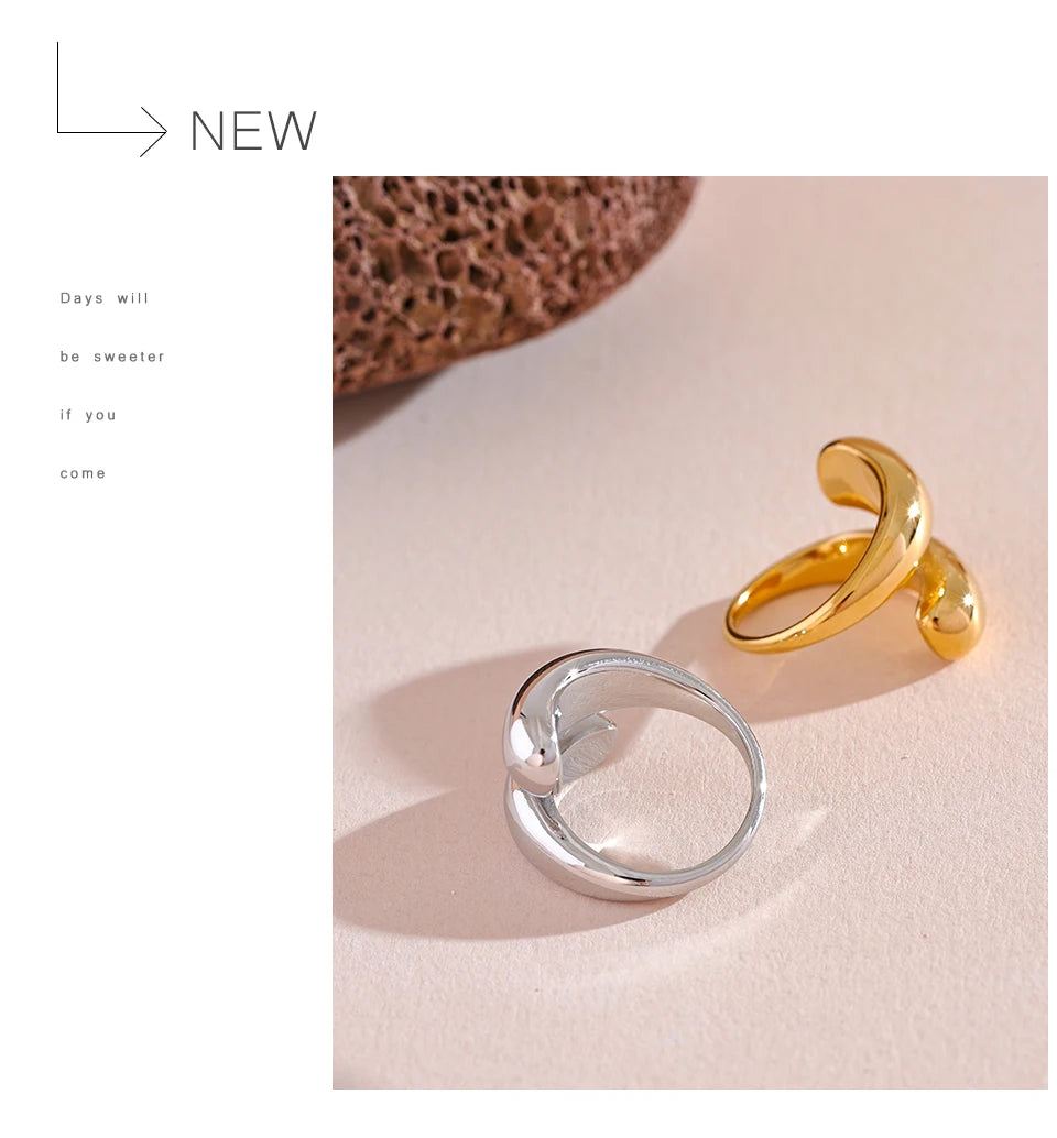 Geometric ring in 18K gold-plated stainless steel.