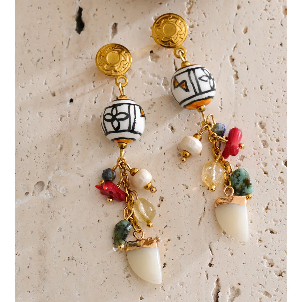 Resin natural stone geometric earrings in gold-plated stainless steel with natural stone and resin.