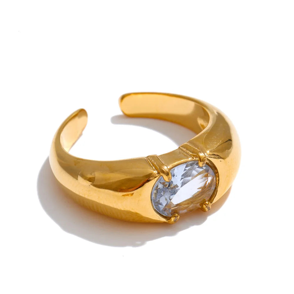 White cubic zirconia geometric ring in 18K gold-plated stainless steel with cubic zirconia.