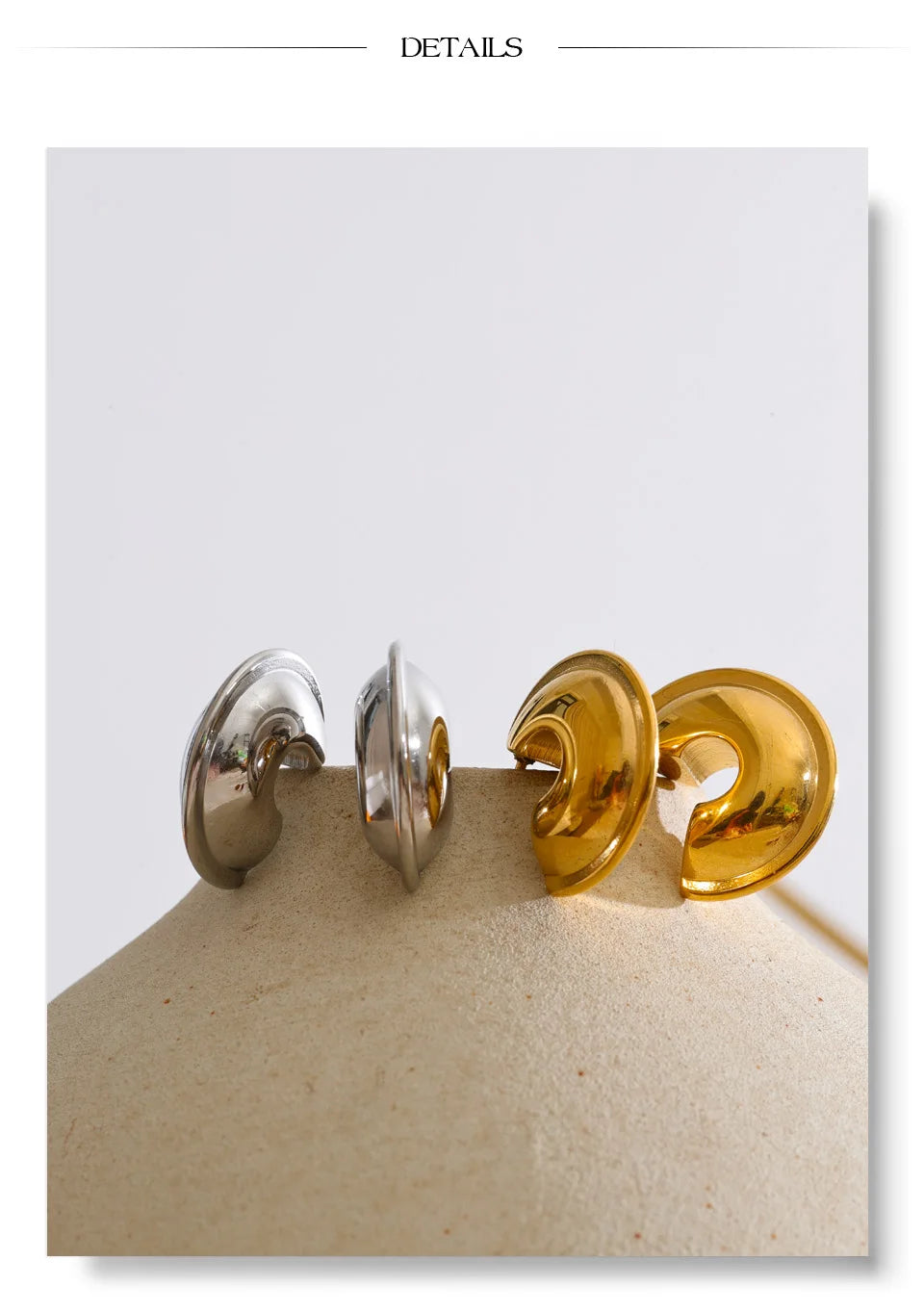 Geometric earrings in gold-plated stainless steel.