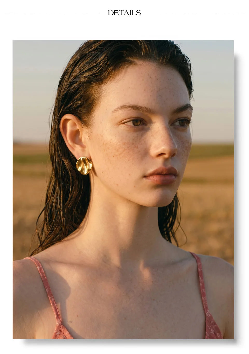 Geometric earrings in gold-plated stainless steel.