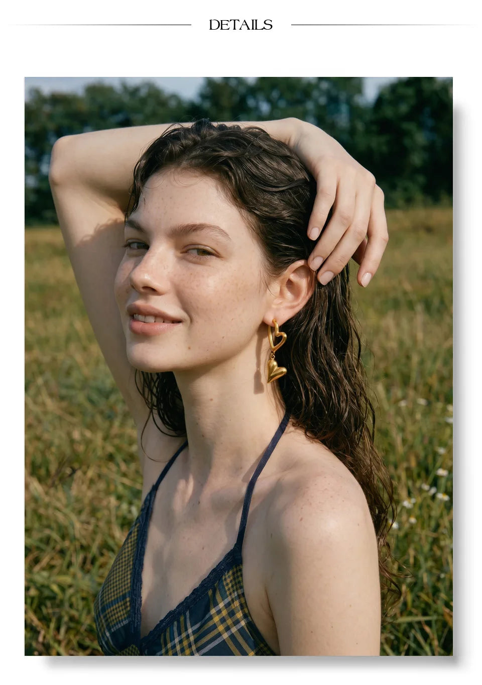 Heart earrings in gold-plated stainless steel.