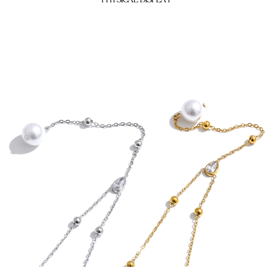 Cubic zirconia pearl geometric necklace in gold-plated stainless steel with pearl and cubic zirconia.