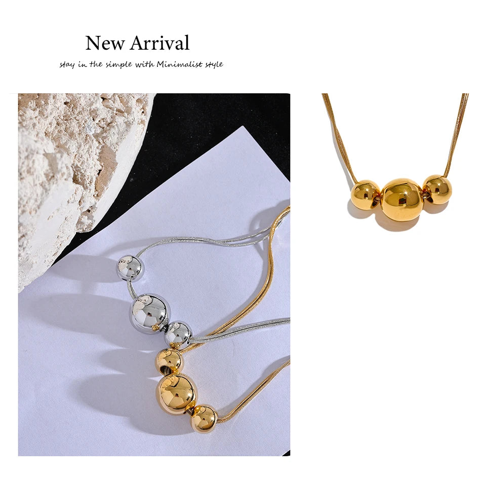 Beaded geometric chain necklace in gold-plated 316L stainless steel.