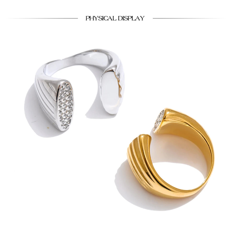 Cubic zirconia geometric ring in gold-plated stainless steel with cubic zirconia.