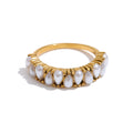 Pearl geometric ring in 18K gold-plated stainless steel with pearl.